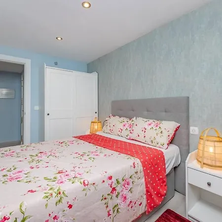 Fresh And New 3 Bedroom Close To Rdr369 Apartment Marbella