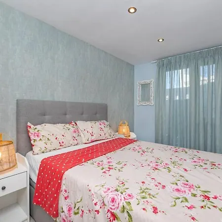 Fresh And New 3 Bedroom Close To Rdr369 Apartment Marbella